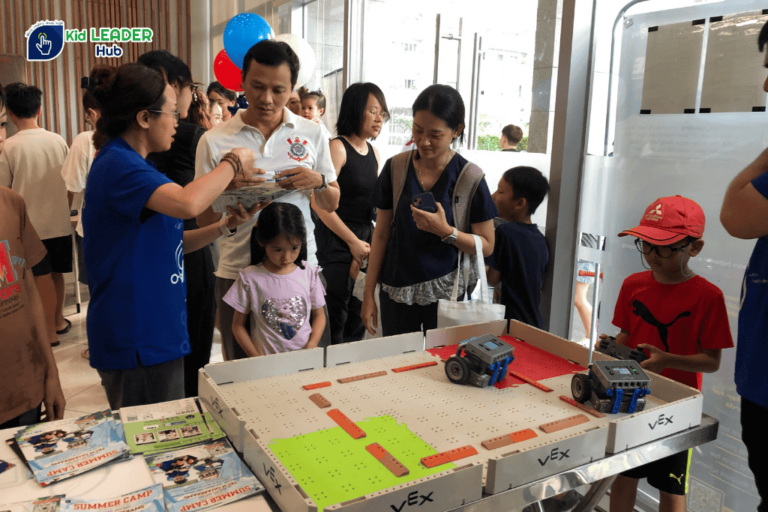Khu vực sự kiện Robot Vex IQ Kid Leader Hub